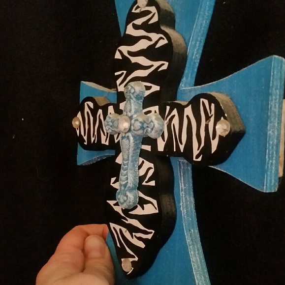 Cross decor - Picture 2 of 3